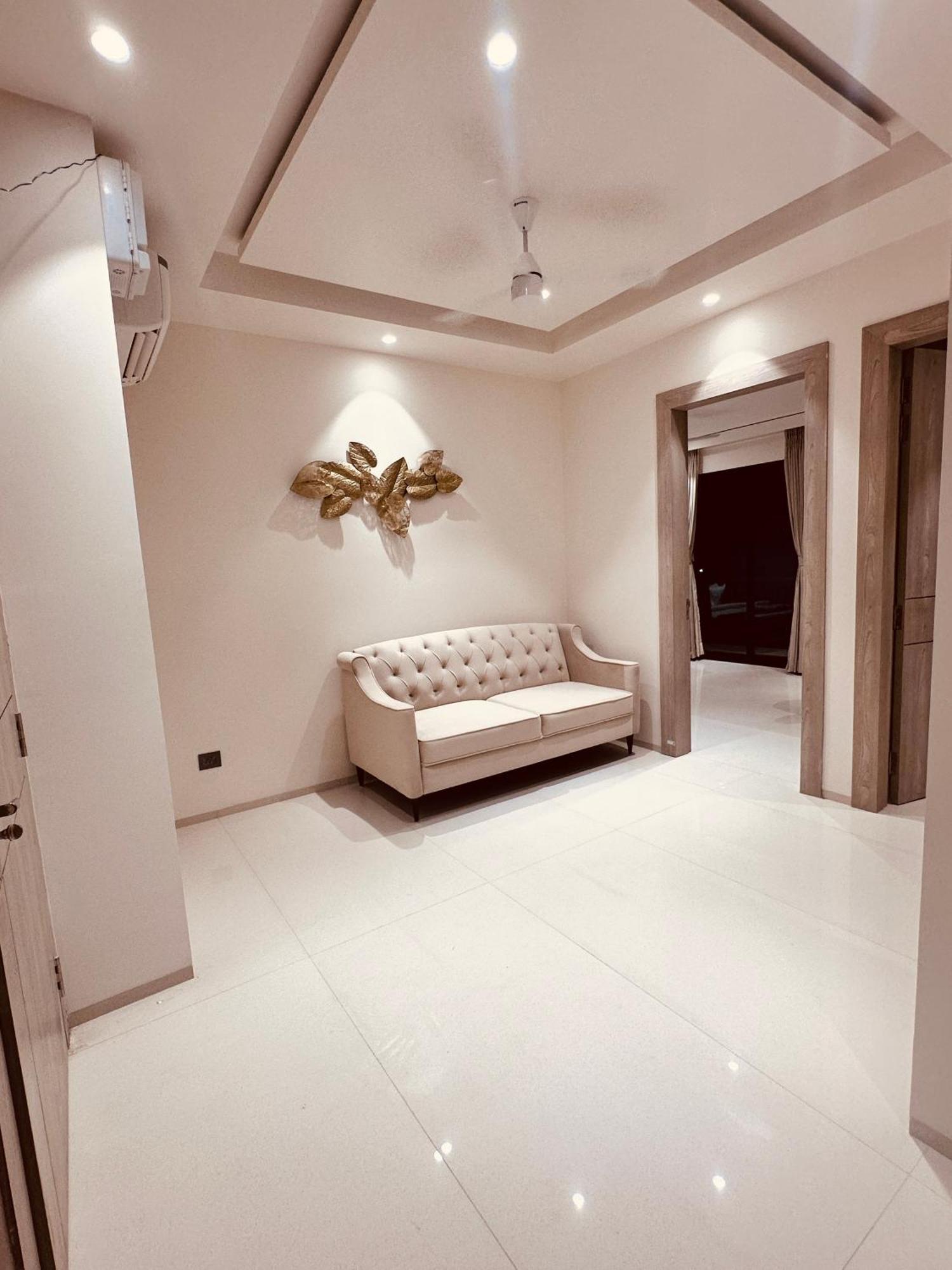 The Lodgers 2 Bhk Serviced Apartment Near Artemis Hospital Sector 57 Gurgaon - Nearest Metro Station Sector 54 Chowk Exterior foto